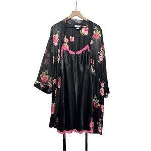 Morgan Taylor Satin Chemise & Robe Set – Size Medium